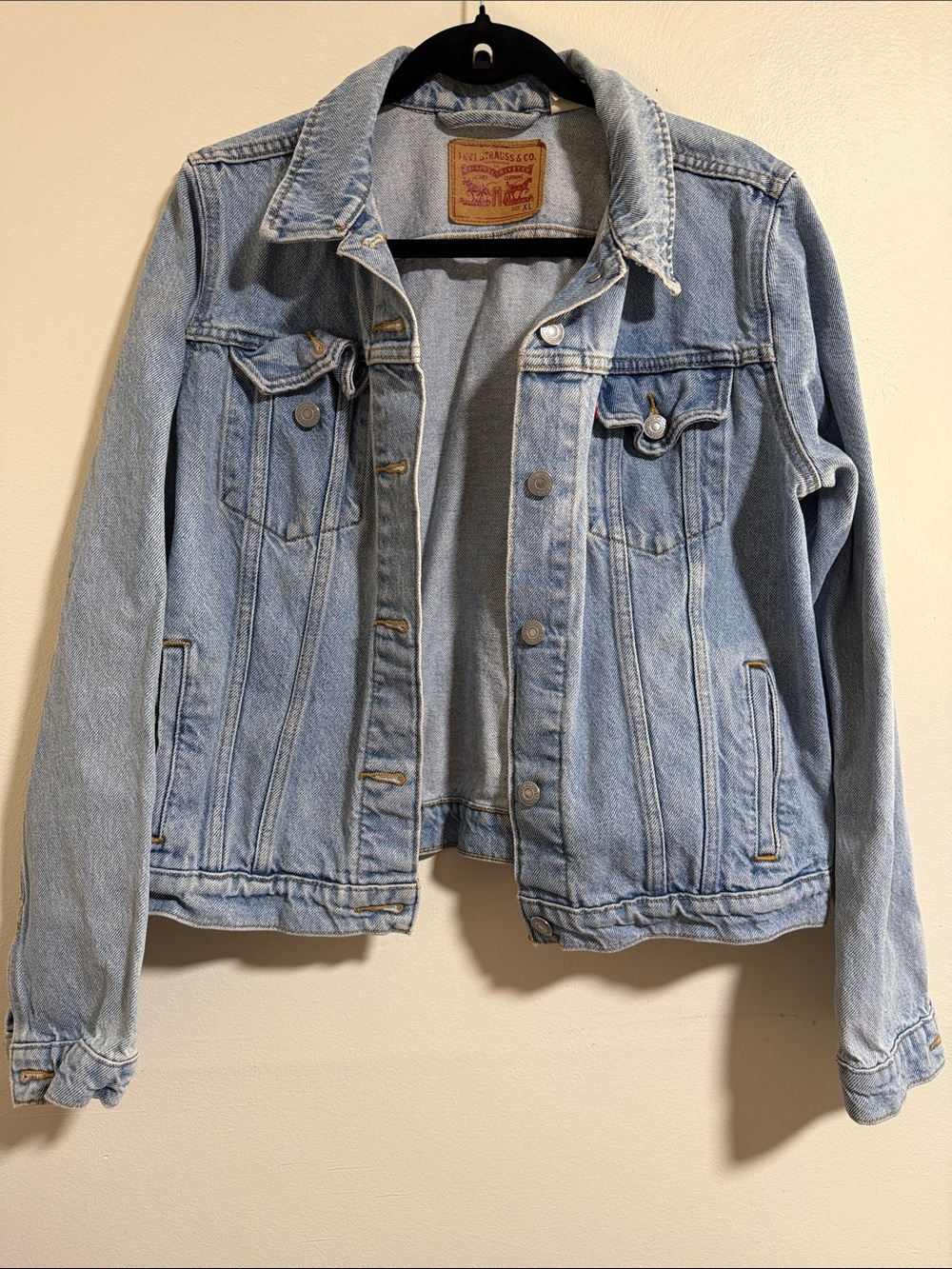 Levi's Light Wash Denim Trucker Jacket - Women's